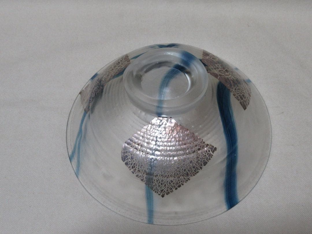 ガラス製　平茶碗　義山銀箔清流　水崎長寿　共箱