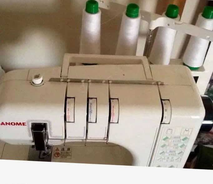 糸(未使用)付き【新品未使用】エスプリ 796R ジャノメ カバーステッチ専用機