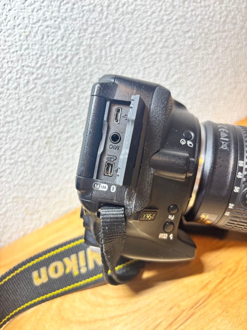 Nikon D5600 ダブルズームキット（中古）バッテリー4つ付 レンズ保護付