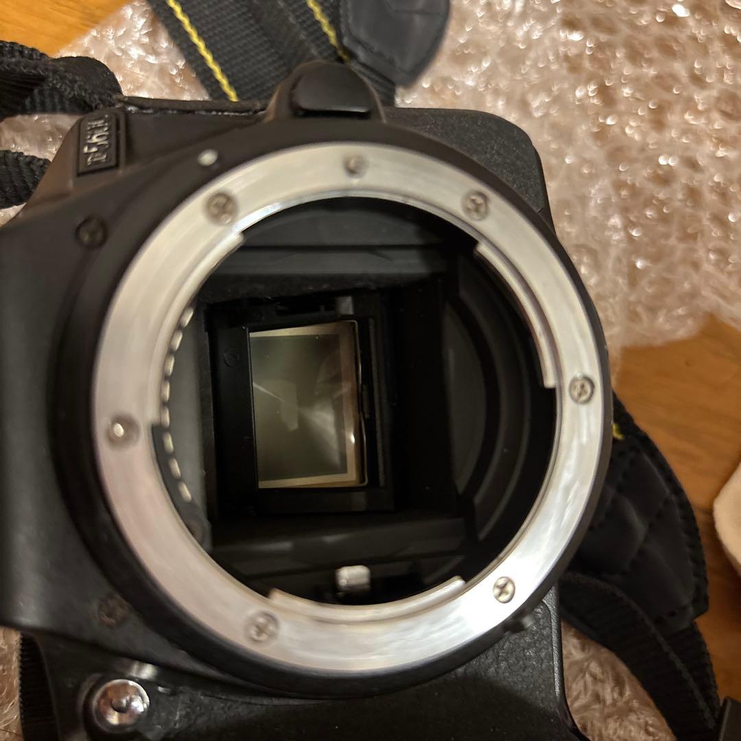 Nikon D5600 ダブルズームキット（中古）バッテリー4つ付 レンズ保護付