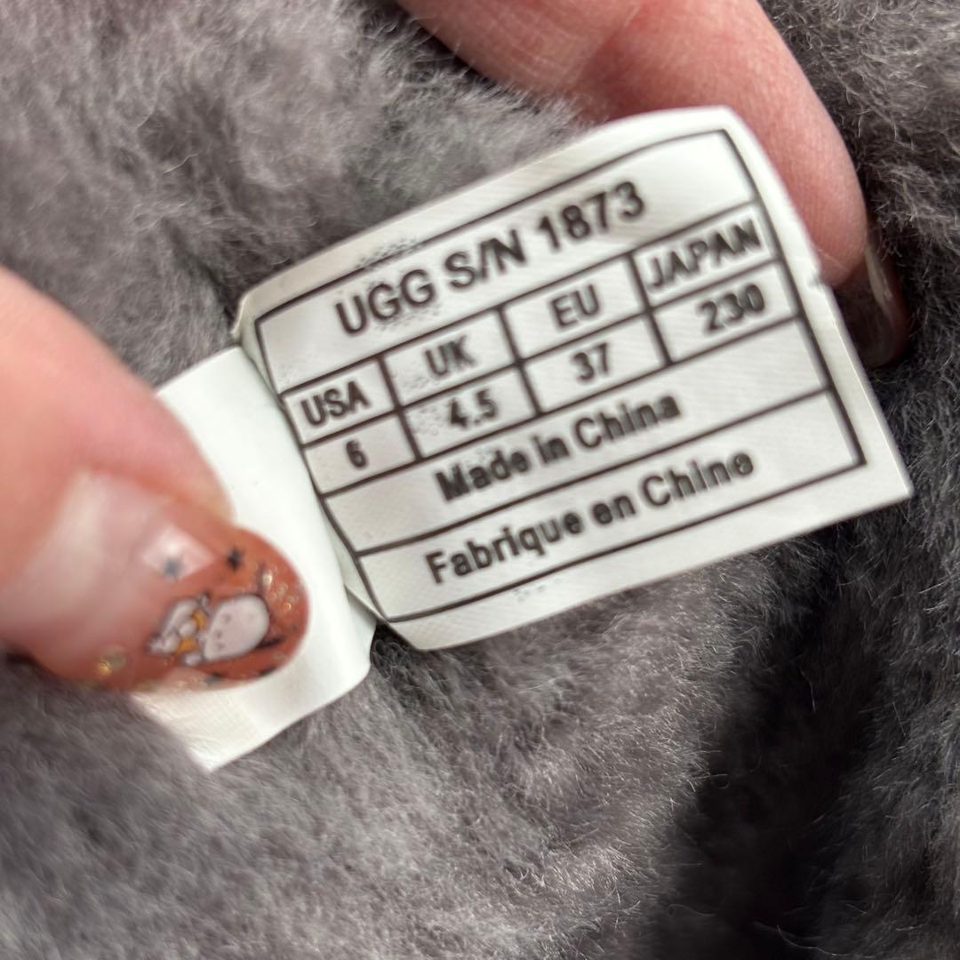【新品級】UGG ムートン ブーツ 23グレー ベイリー ボタン トリプレット
