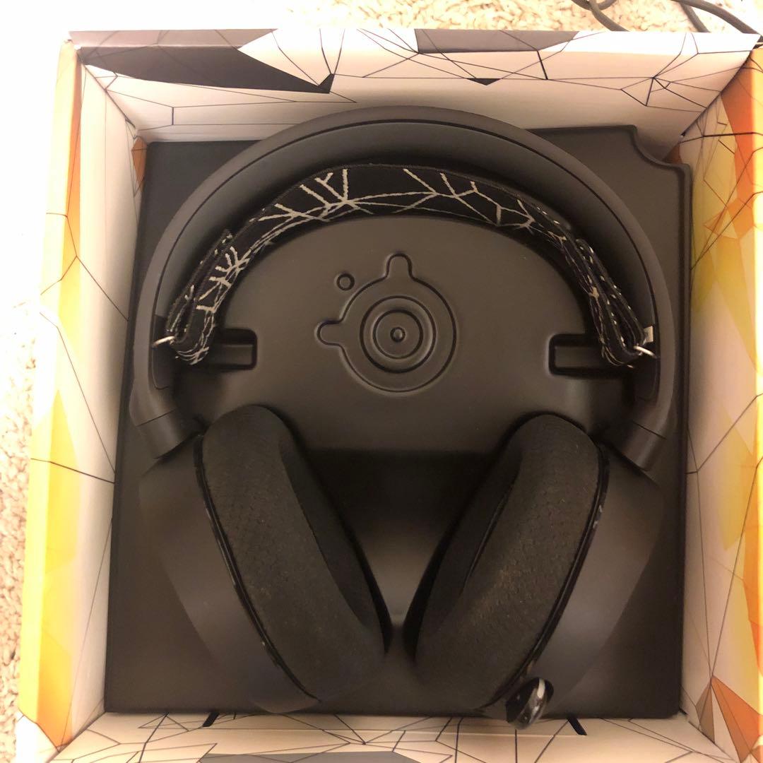 ヘッドホン ARCTIS 5