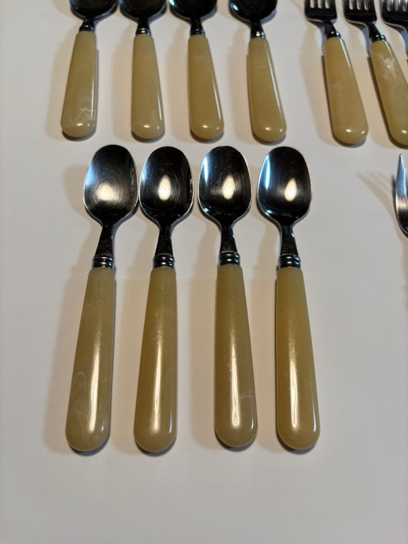 フランス　ベッソントリオ　PARISマーブルカトラリー　19本