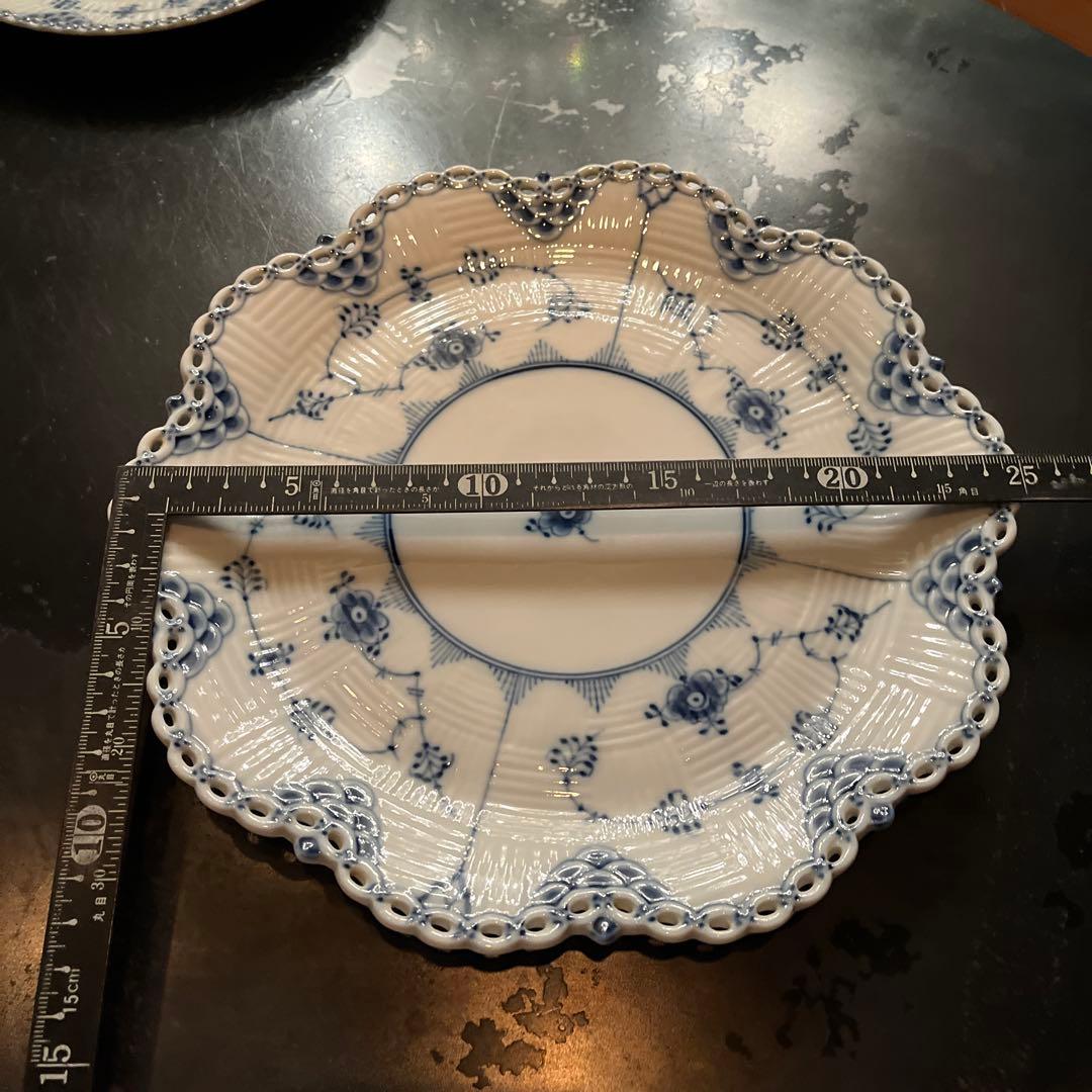 ロイヤルコペンハーゲン　ブルーフルーティッド かわいい形のお皿