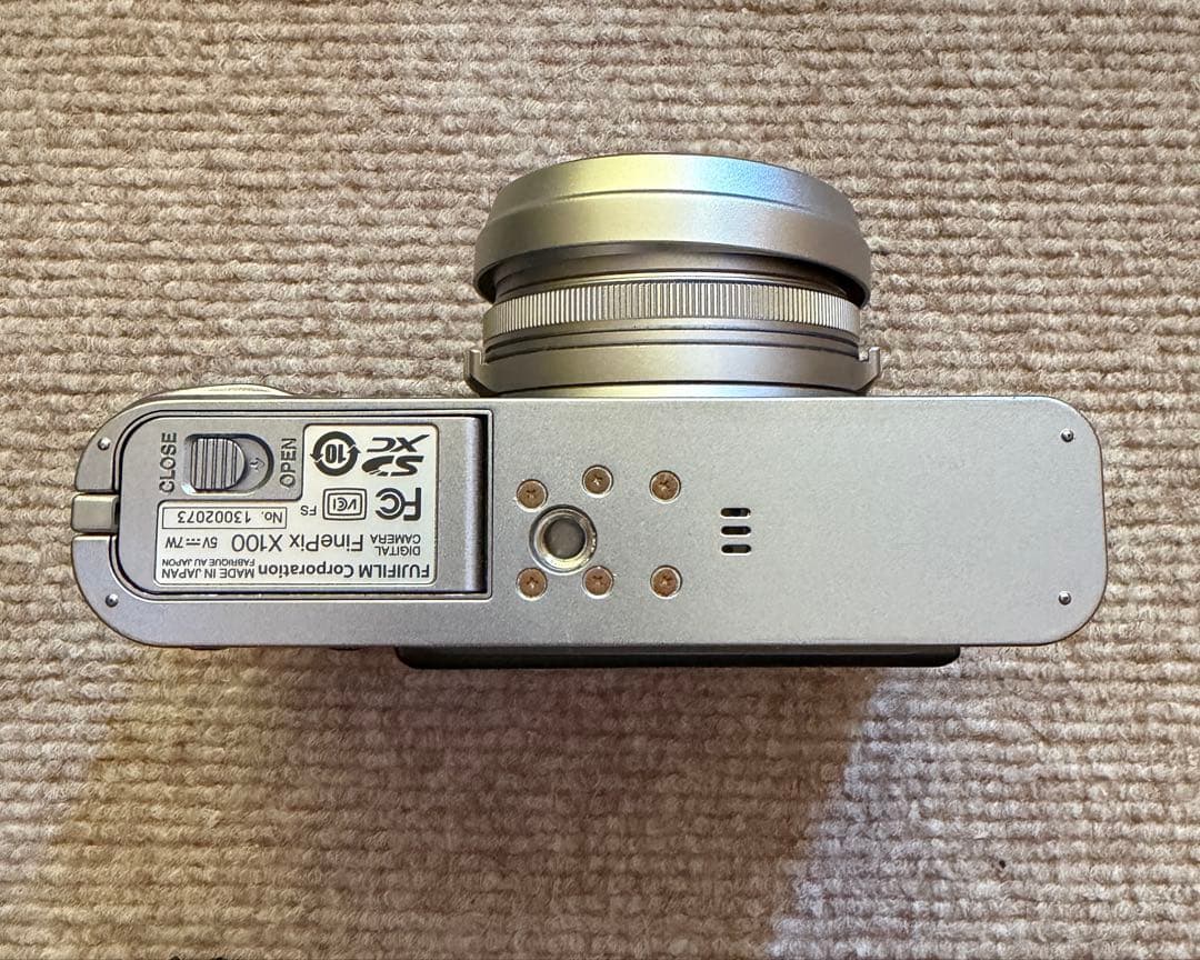 【美品】FUJIFILM X100 初代 レンズフード付 ムック本付 箱付き