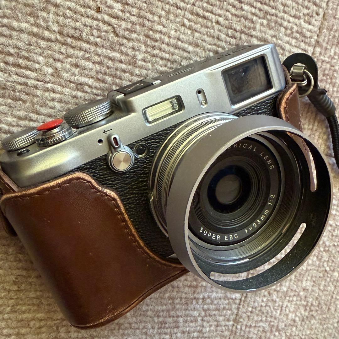 【美品】FUJIFILM X100 初代 レンズフード付 ムック本付 箱付き