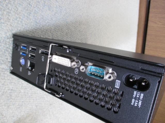 超小型美品☆富士通Q556/M i3 6100T 4GB 新品SSD240GB