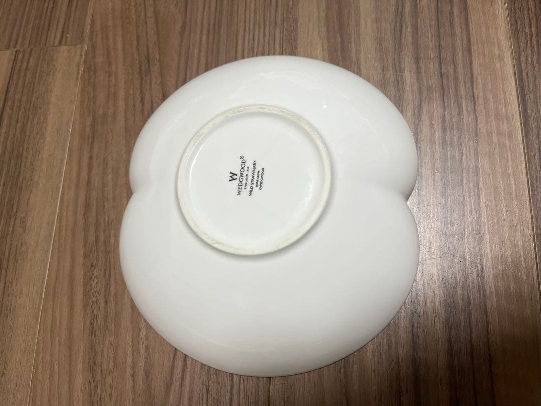 ウェッジウッドワイルドストロベリー　サラダボウル2枚皿1枚マリアージュ ボウル1