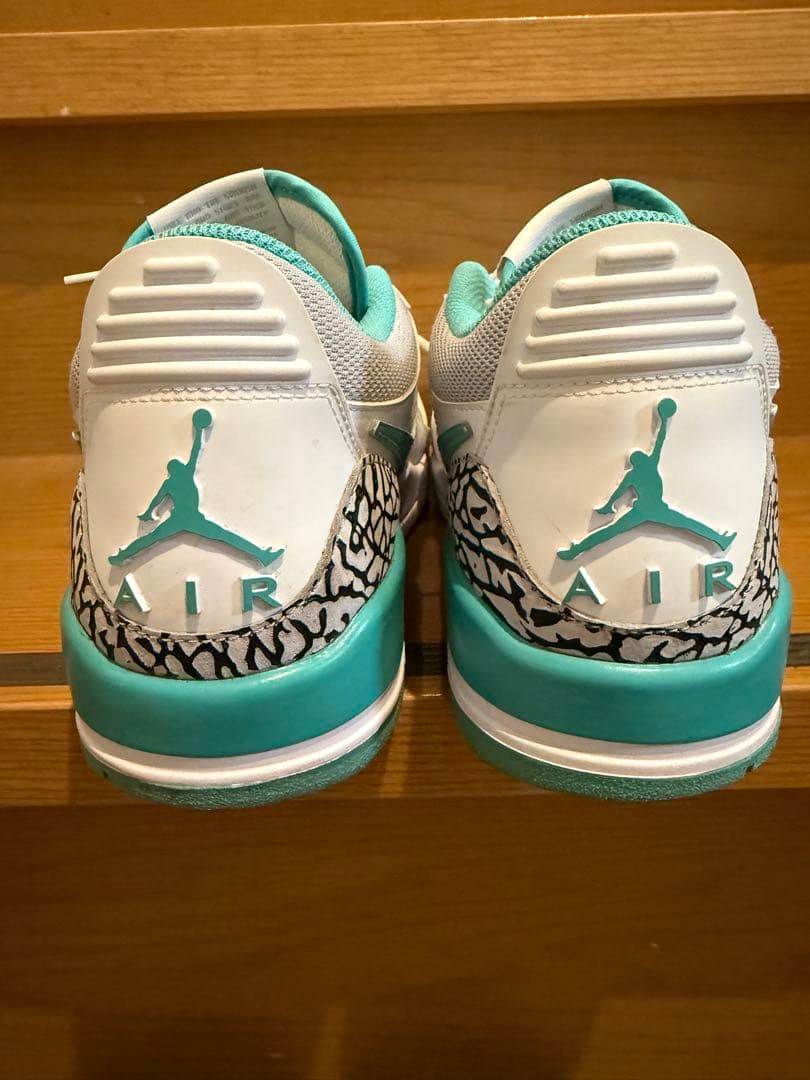 NIKE ナイキ　スニーカー　ジョーダン