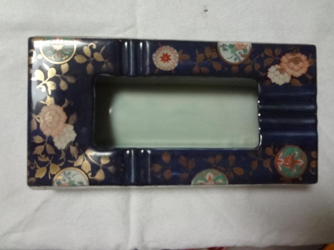 白・青2個セット四角い灰皿●昭和レトロ 有田焼  和柄 灰皿 陶器製 料亭 旅館