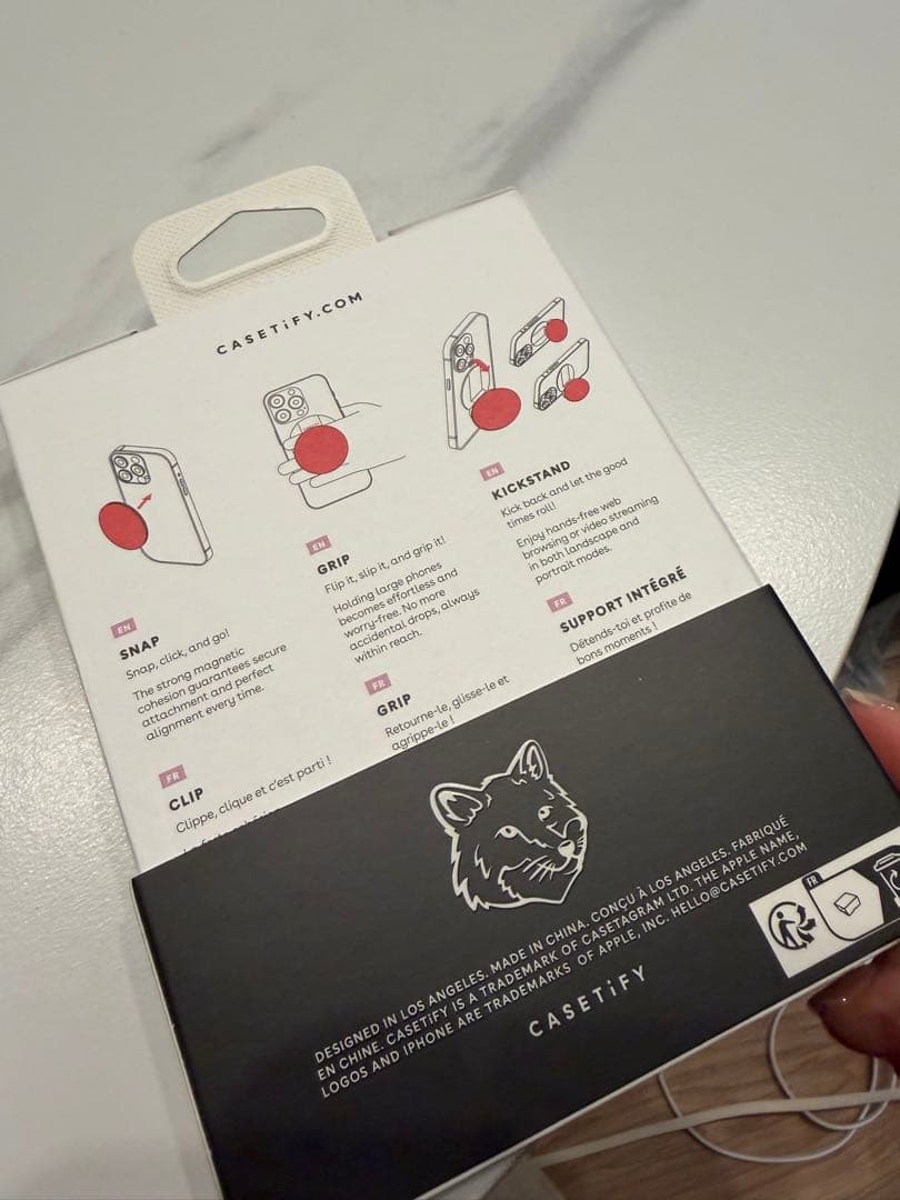 iPhone17限定ver. メゾンキツネCASETiFYのケース(グリップ付き