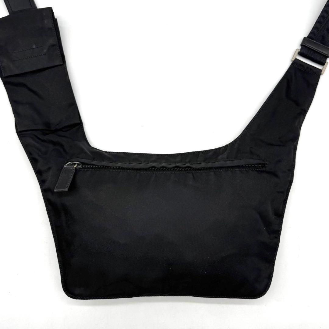 ✨極希少✨プラダ ボディバッグ 三角ロゴプレート ナイロン ブラック