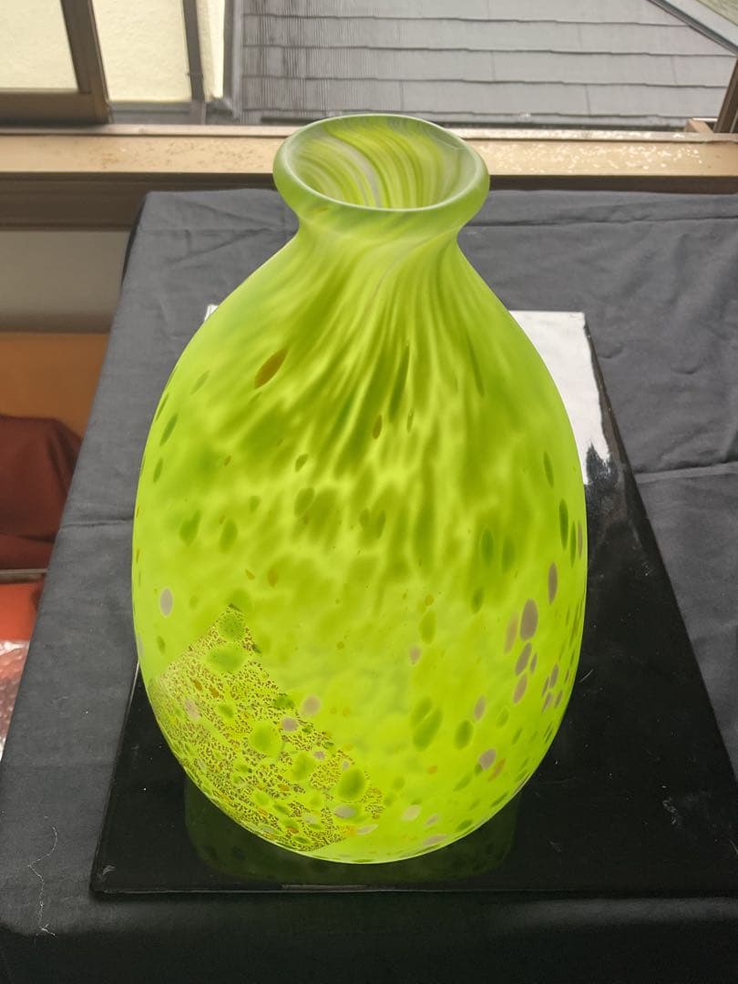 藤田喬平　美しい「新緑色吹雪紋花瓶」