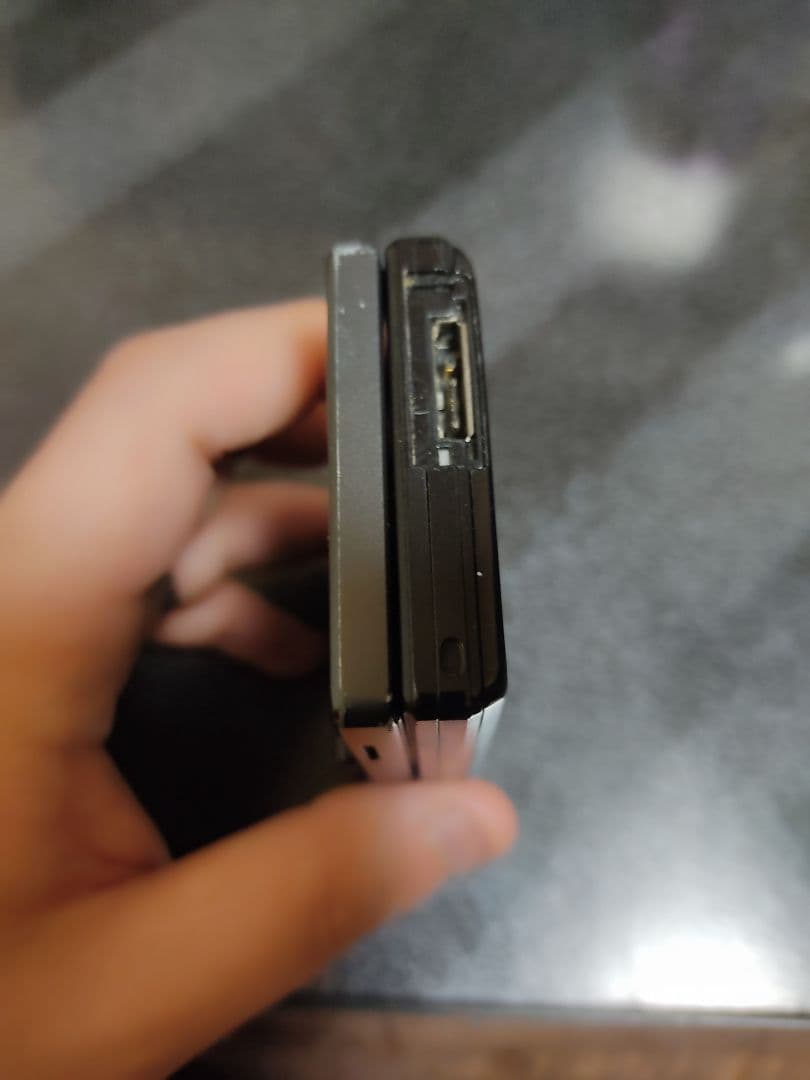 P900iv クラウドブラック(充電器、SH906itv付き)