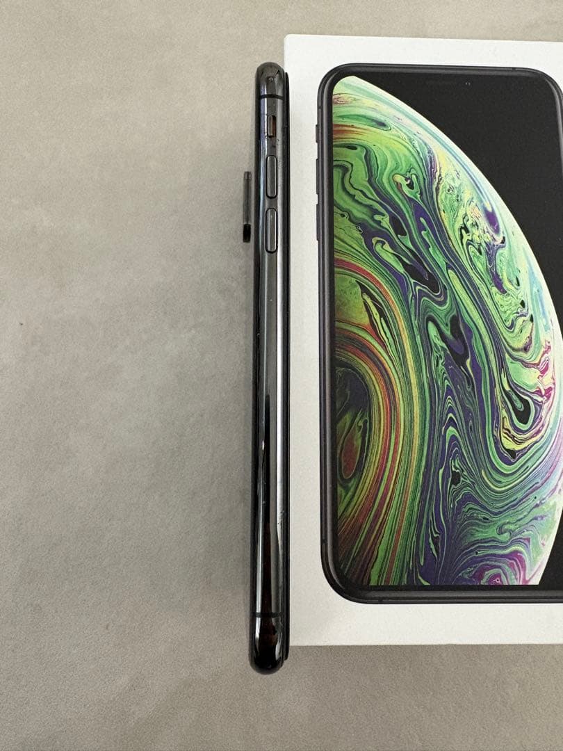 iPhone XS 256GB スペースグレー SIMフリー 美品/画面保護付