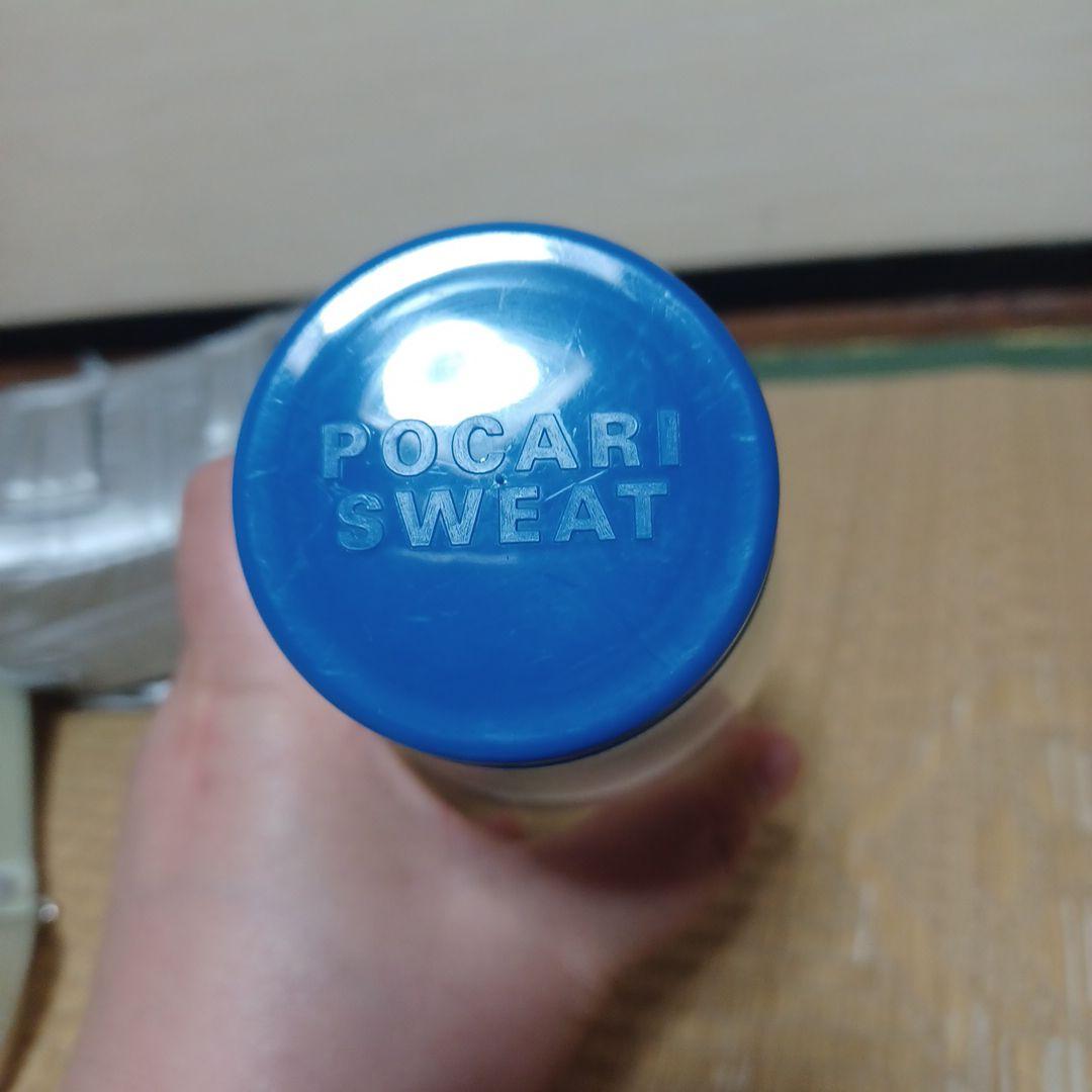 ポカリスエットケース付き水筒２点と瓶❗