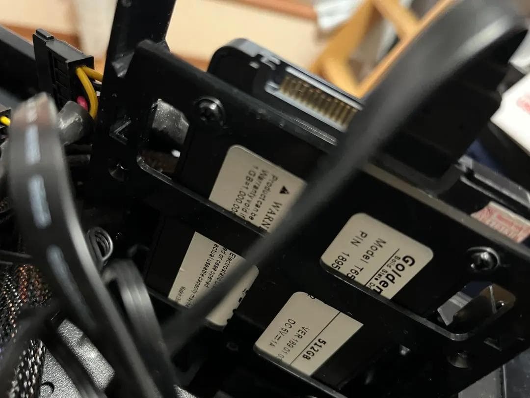 【ジャンク品】ゲーミングPC/モニタ/ワイヤレスキーボード×３など