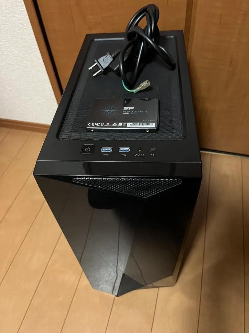 【ジャンク品】ゲーミングPC/モニタ/ワイヤレスキーボード×３など