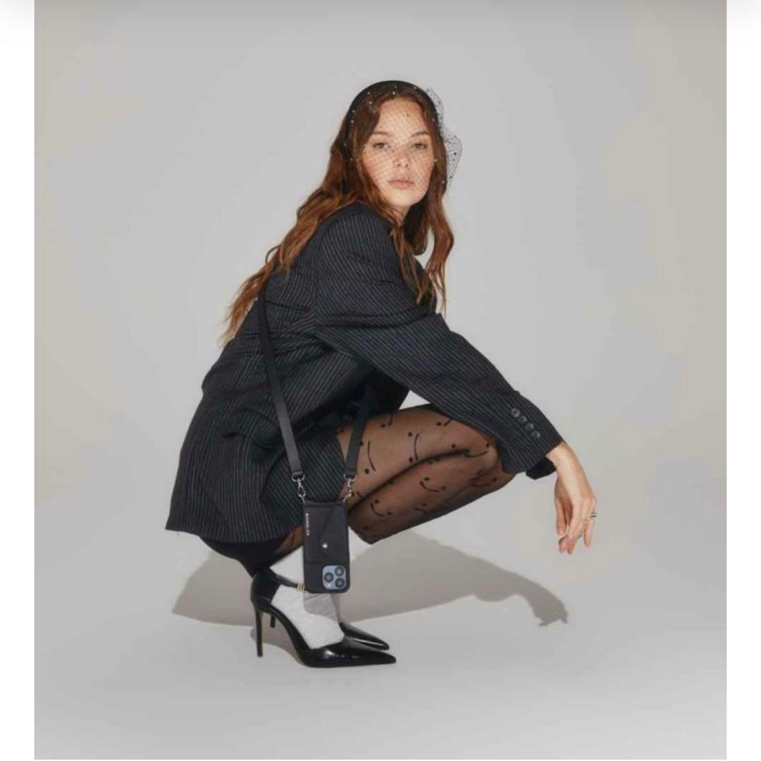 ◆バンドリヤー ヘイリー サイドスロット シルバー iPhone15用 新品