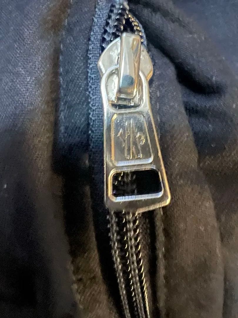 美品　MONCLER フード付きダウンジャケット ネイビー　サイズ2 L相当