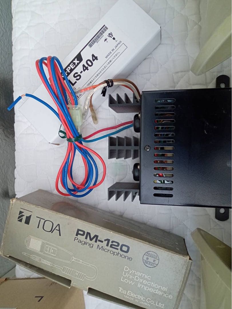 UNI-PEX　選挙スピーカー2台で50W　TOA　40W車載アンプ　マイク1本