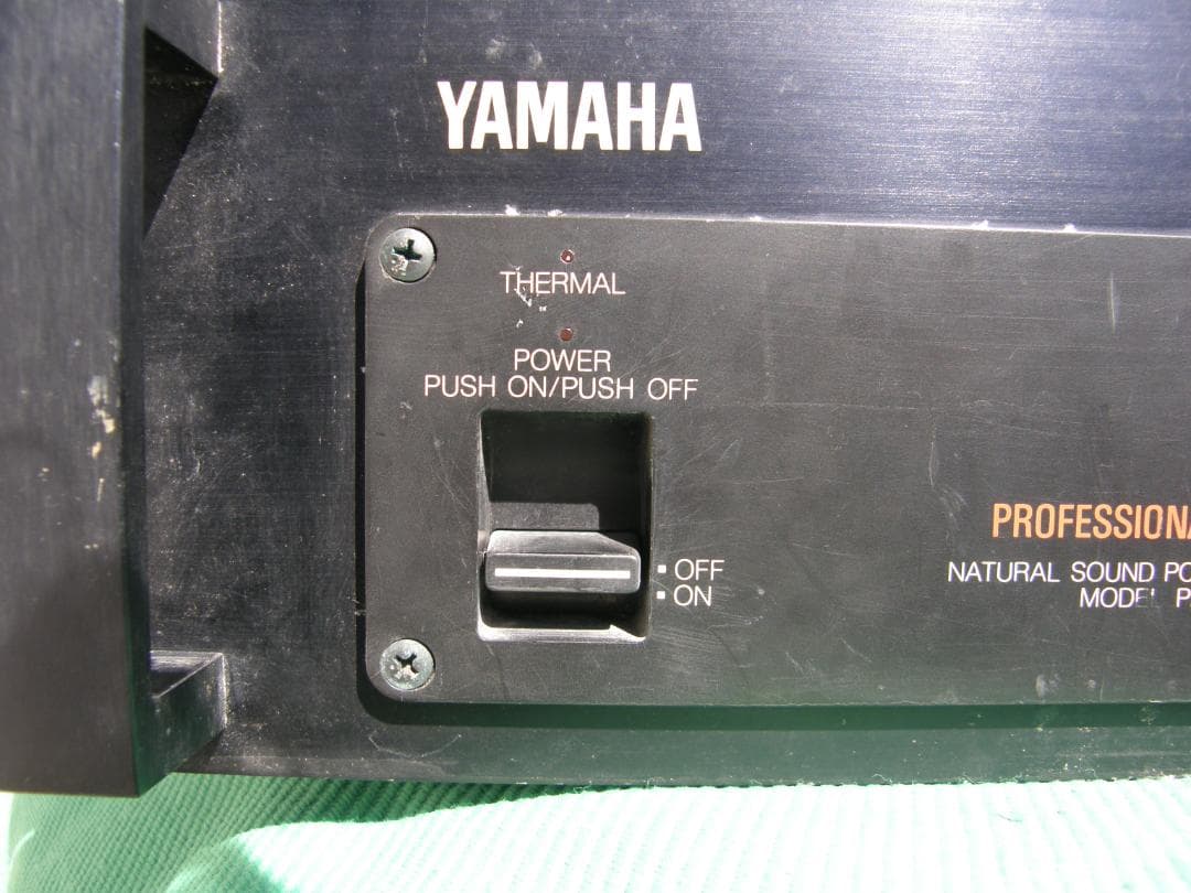 ヤマハ　アンプリファイヤーP2100ジャンク品の出品です❣