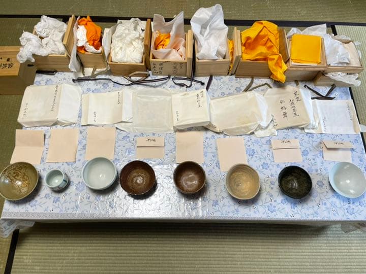 【骨董】白磁象嵌花草文茶碗　松南申相浩