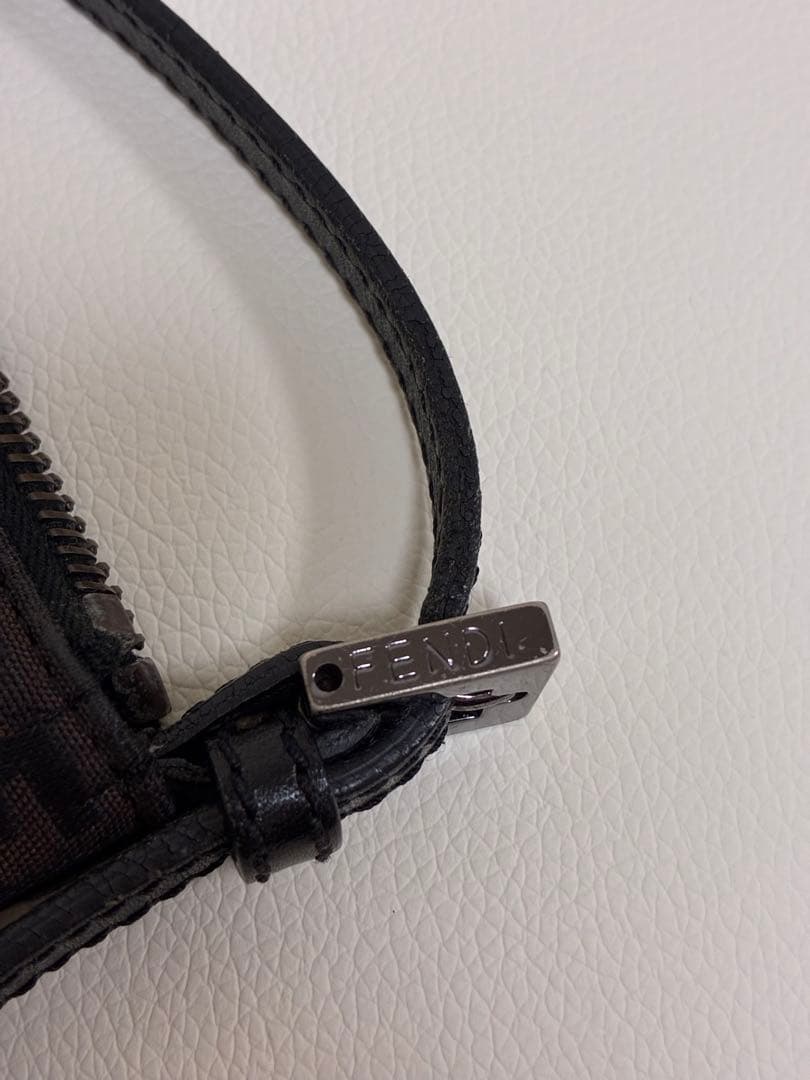 FENDI ブラウンロゴショルダーバッグ
