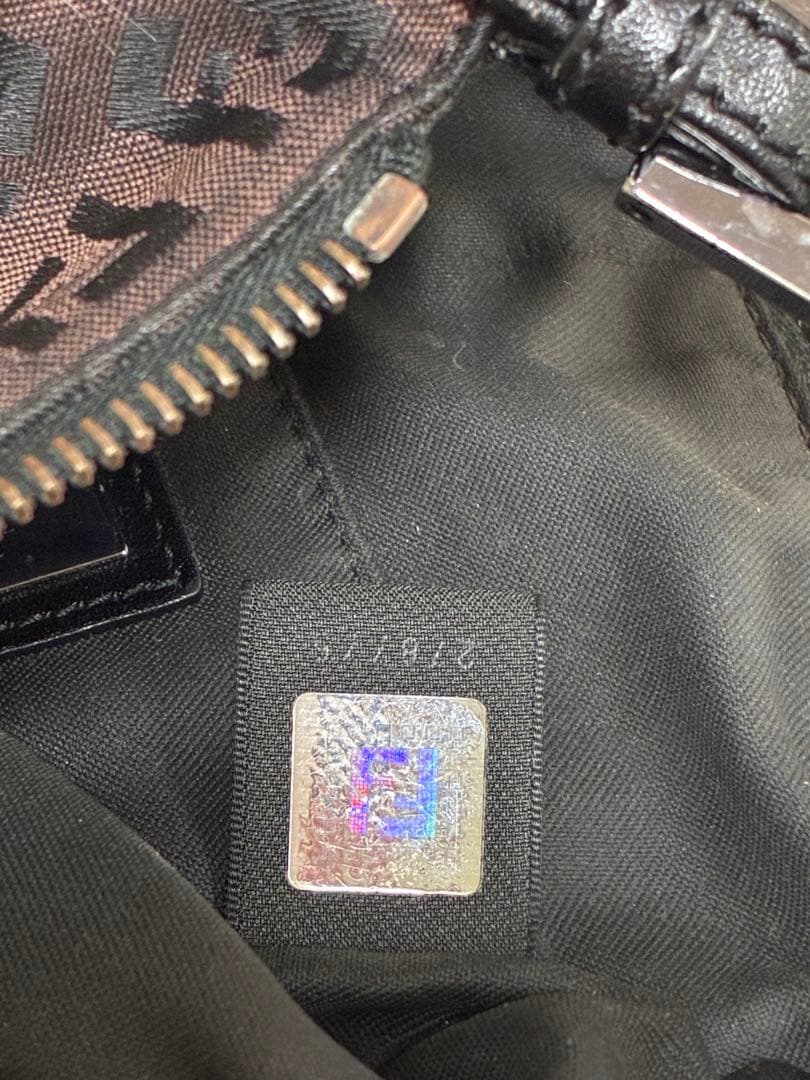 FENDI ブラウンロゴショルダーバッグ