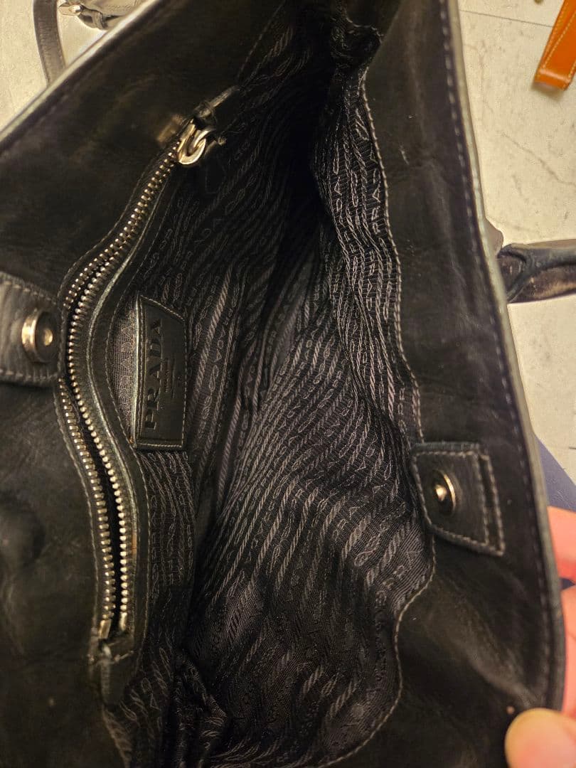 PRADA レザーショルダーバッグ