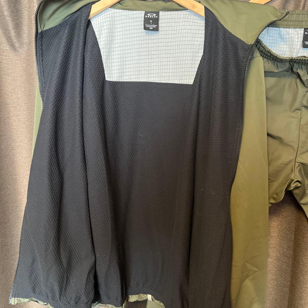 週末セール‼️オークリー　セットアップ　カーキ　保温素材