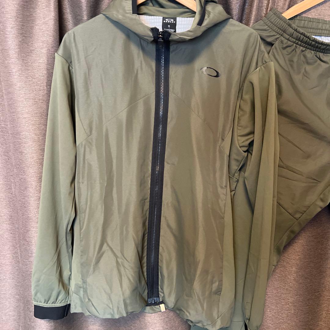 週末セール‼️オークリー　セットアップ　カーキ　保温素材