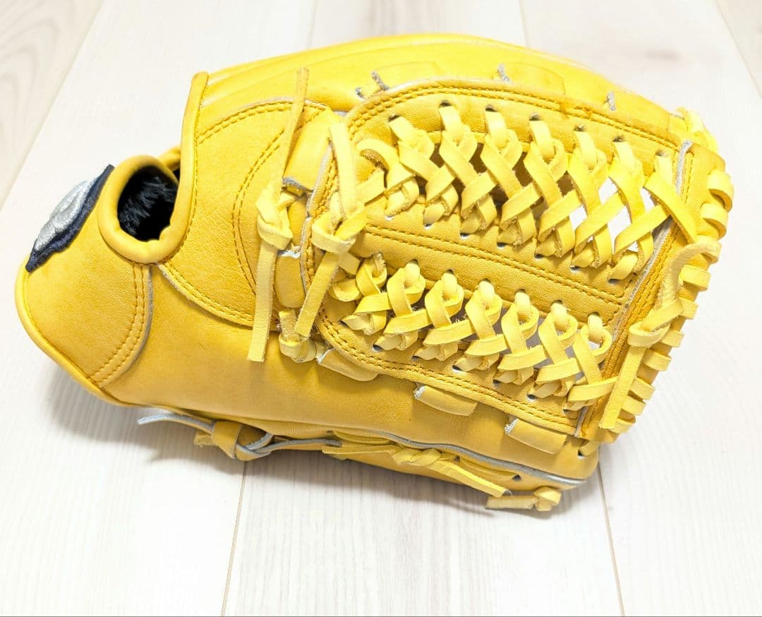 軟式一般用グローブ　イエロー