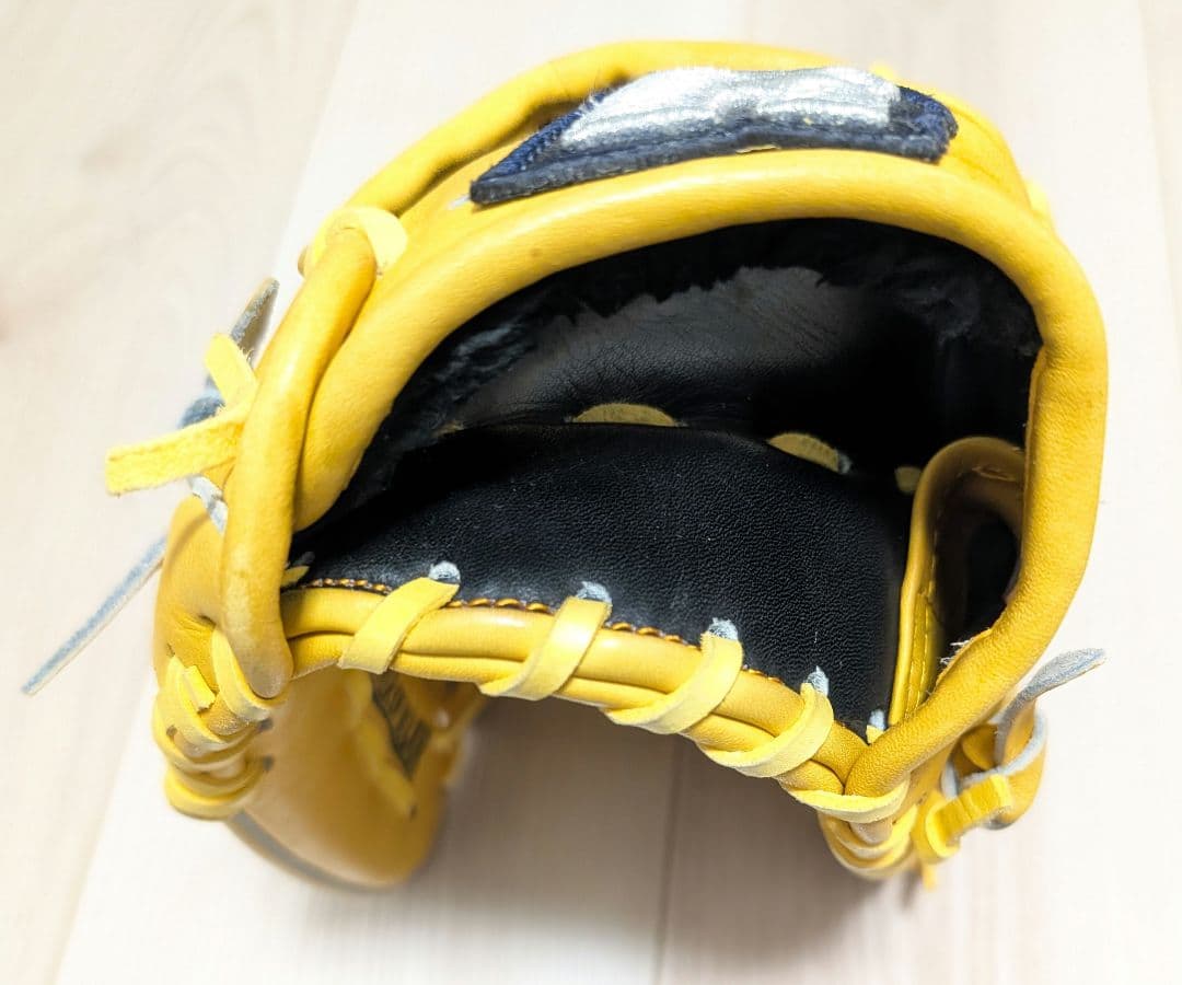 軟式一般用グローブ　イエロー
