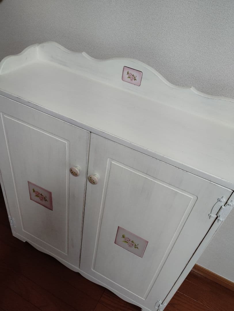 イマン、ダイアナローズ、白家具、カントリー家具フレンチカントリー家具キャビネット