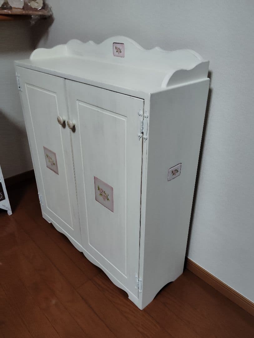 イマン、ダイアナローズ、白家具、カントリー家具フレンチカントリー家具キャビネット