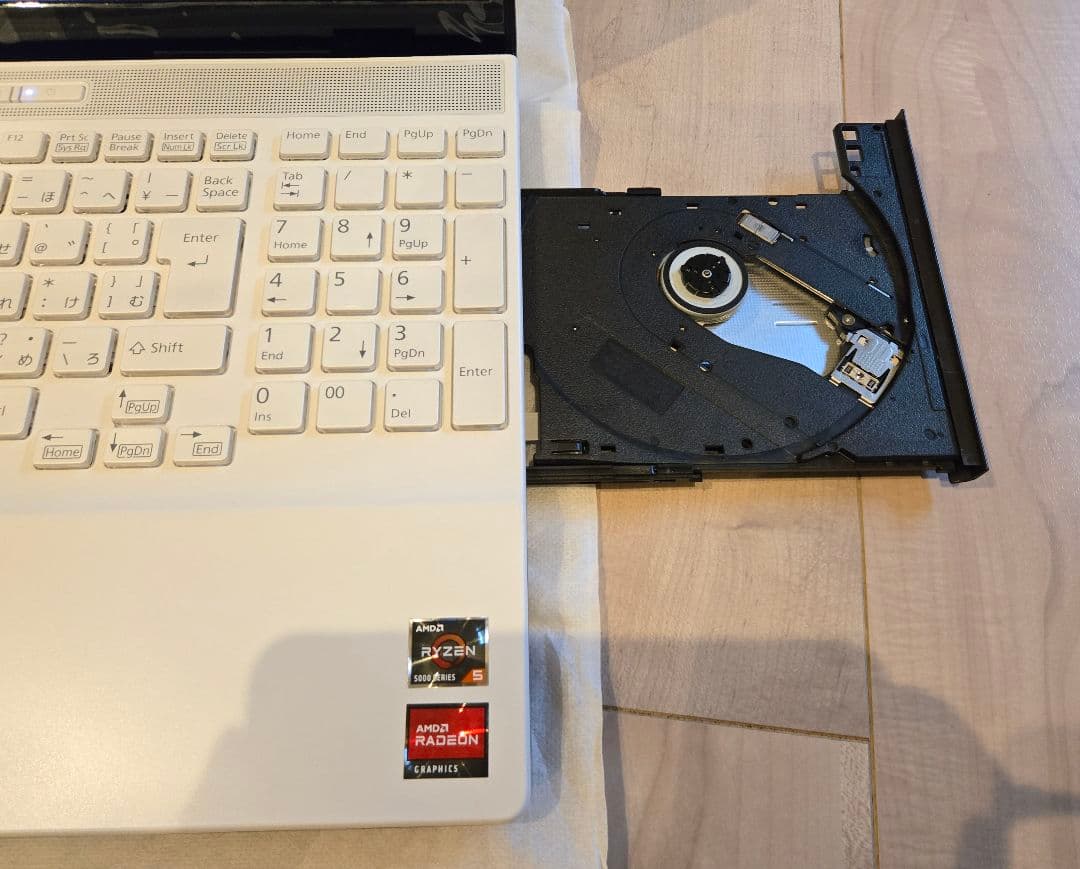 【ほぼ未使用品】富士通 LIFEBOOK AH480/H プレミアムホワイト