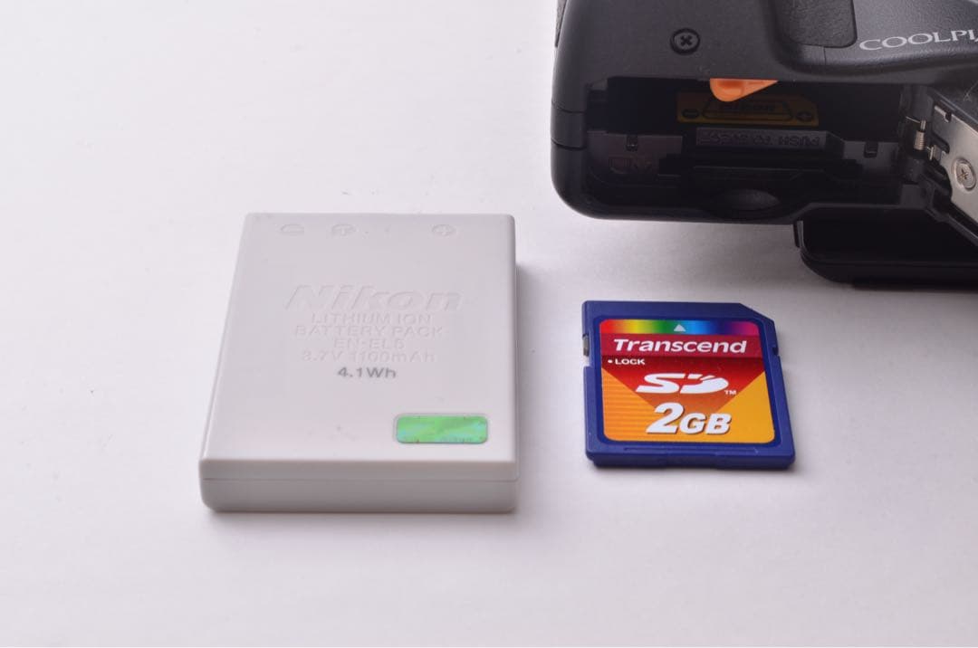 ニコン【簡単スマホ転送OK】Nikon　初心者カメラ　ネオ一眼レフ　P100