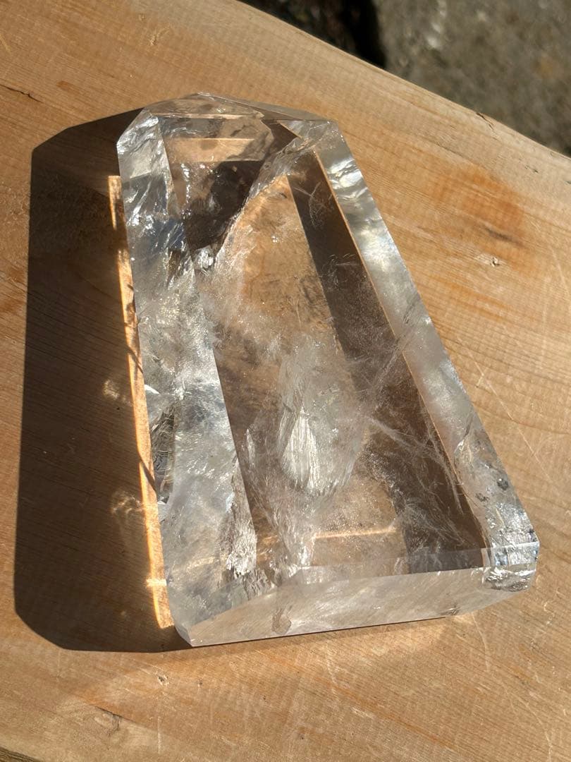 水晶透明度が高く最高品質AAAAAレインボークラック入