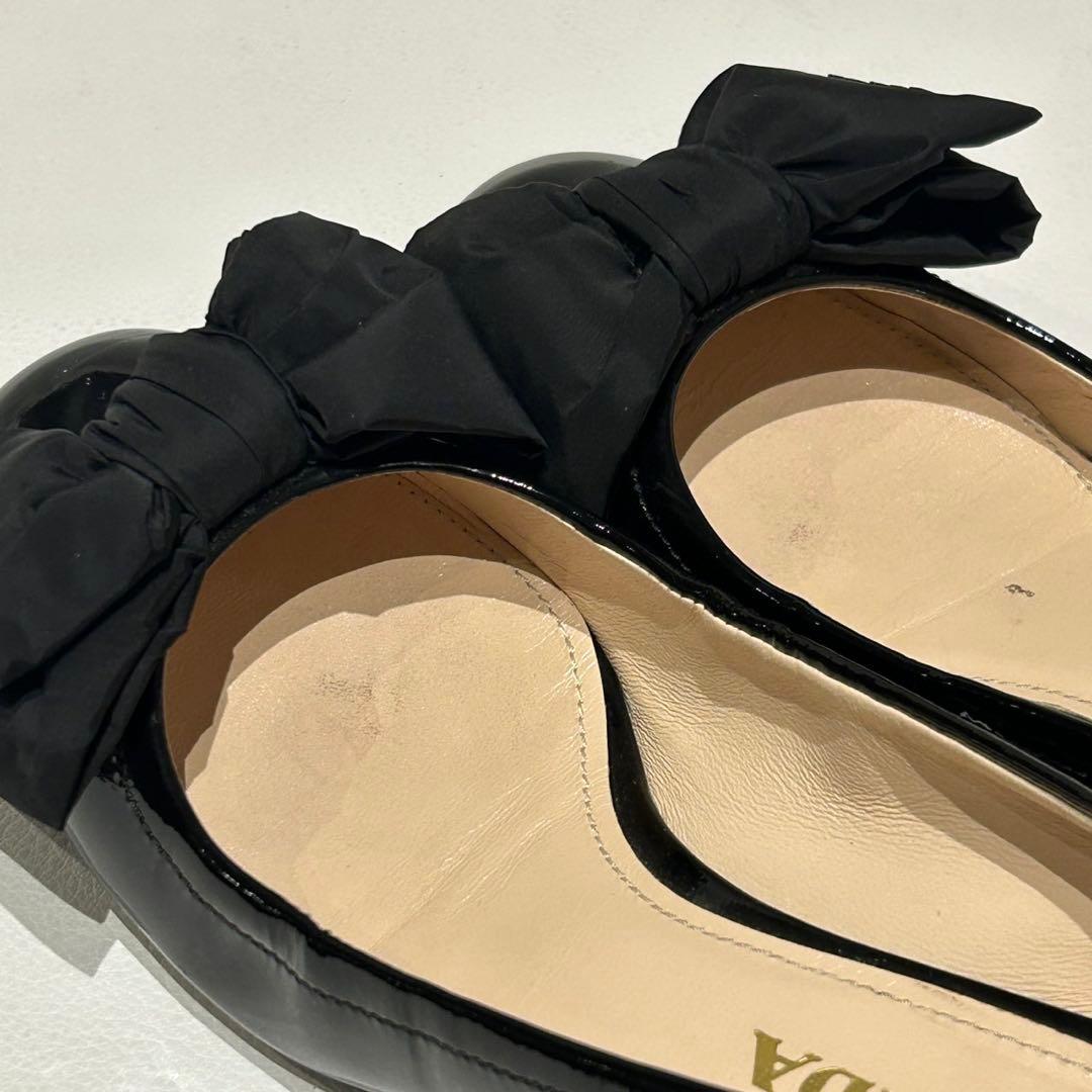 PRADA リボン ロゴ パンプス エナメル ブラック 37 1/2