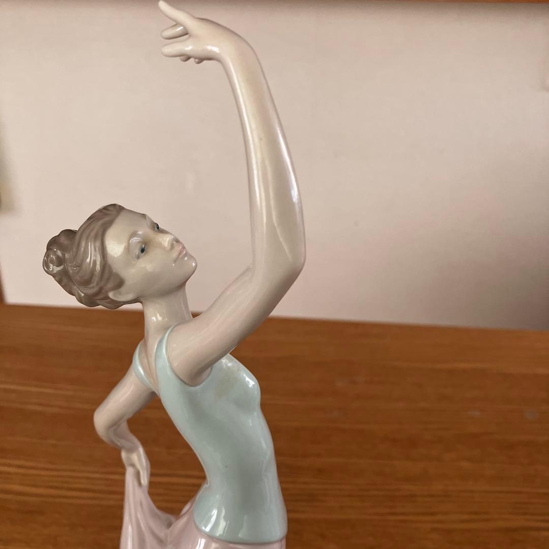 リヤドロ ナオ NAO 「踊り終えて」