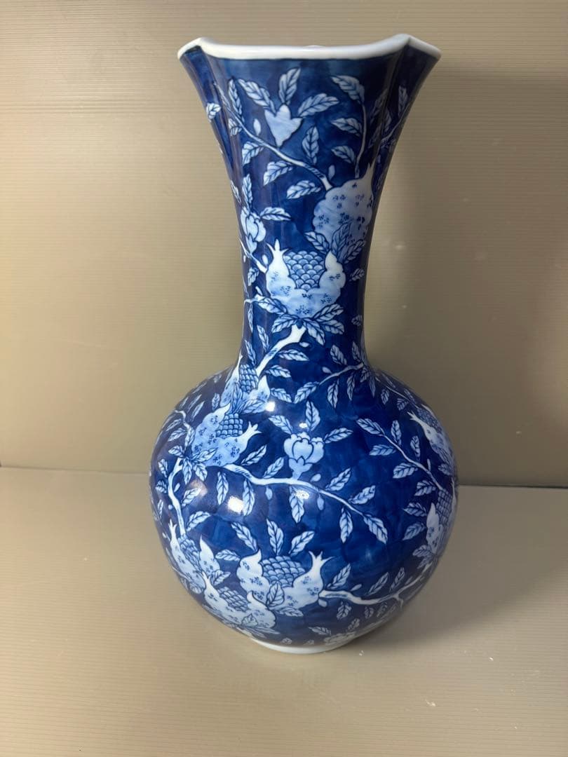 2409 【6代館林源右衛門】　染付柘榴文　花瓶