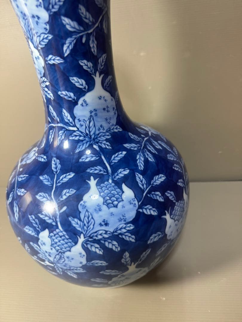 2409 【6代館林源右衛門】　染付柘榴文　花瓶