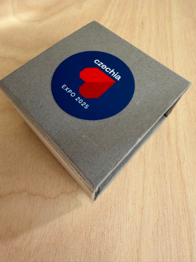 ラスト　「非商品」チェコ館　ボヘミアンガラスピンバッジ　万博 ギフトボックス付き