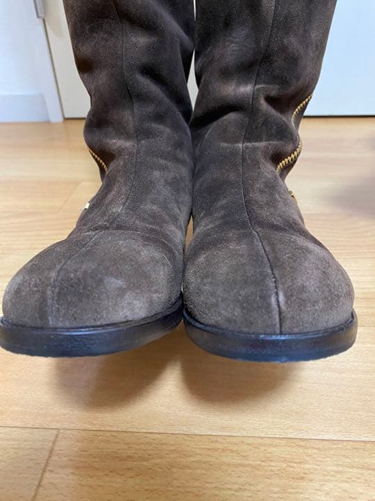 ジミーチュウブーツ