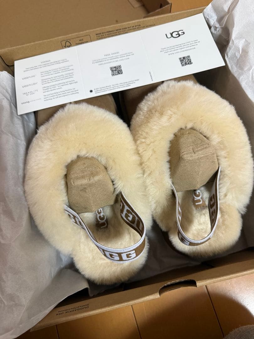 美品　UGG ベージュ ムートンブーツ　スリッポン