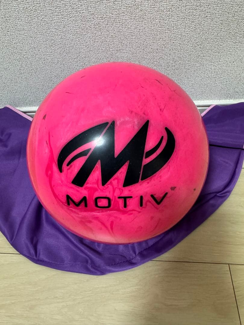 MOTIV VENOM ピンク ボウリングボール