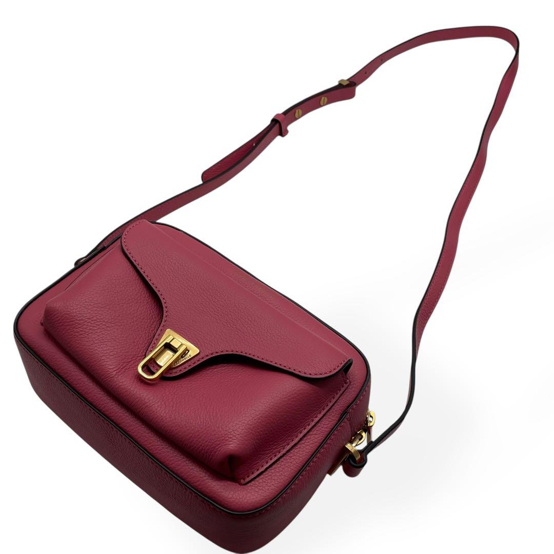 未使用級　COCCINELLE ショルダーバッグ　レザー　保存袋　ピンク系　高級