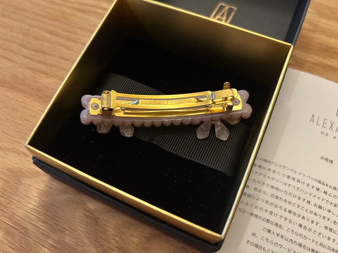 アレクサンドルドゥパリ ピンクパールバレッタ 花モチーフ