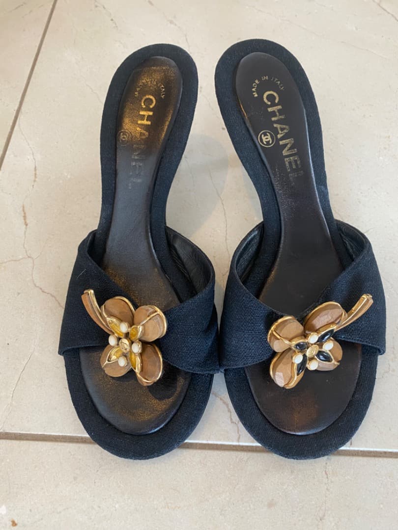 【レア】CHANEL ブラック ウッドカメリア サンダル ミュール　36